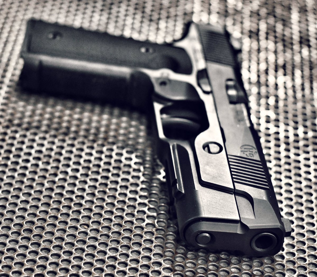 Hudson_MFG's tweet photo. Low bore axis: visible. Reduced muzzle rise: experiential. Experience shipping soon. #H9 #hudsonmfg #keepadvancing #guns #handguns #firearms https://t.co/M7w5Aikqmp