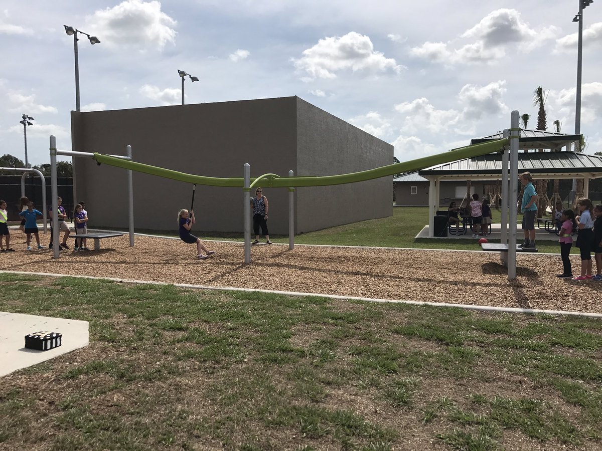 MsKerestes's tweet photo. Enjoying an afternoon at the park! #fieldtrip https://t.co/UQKuCWBphg