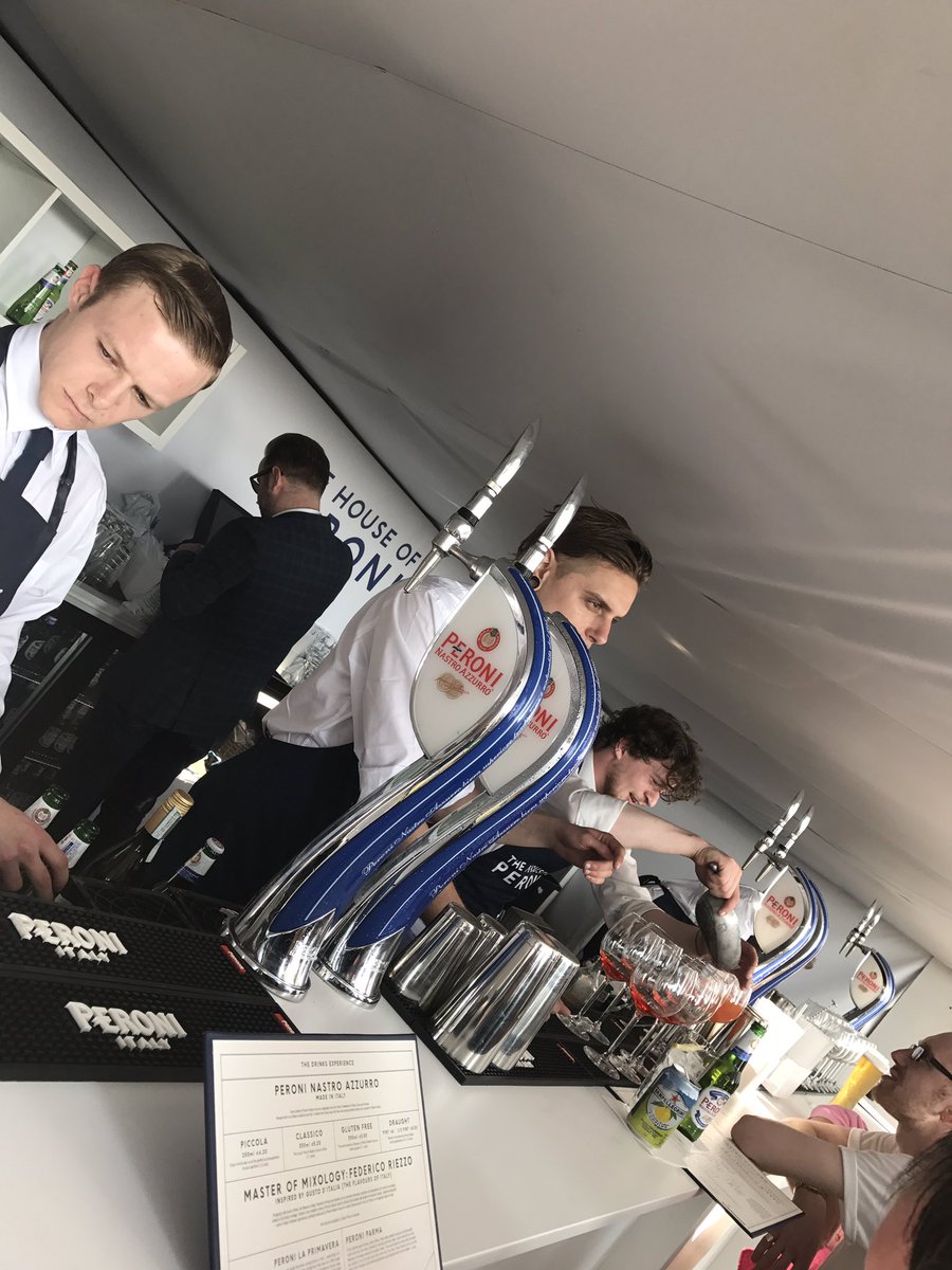 jules_mahon's tweet photo. Beautiful evening to launch #HouseofPeroni looks very slick 👌🏻@PeroniIreland https://t.co/owIVcbljOH