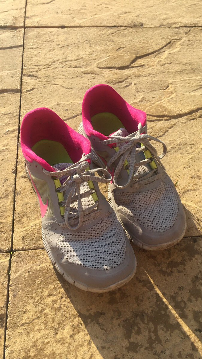 Amylouward10's tweet photo. I've run 11km in 3 runs after 2 years of not running at all ππ» Did it a minute and a half quicker today too πͺπ»πββοΈ#BabySteps #SlowButTrying https://t.co/gDnGckySxX