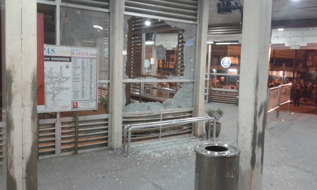 WasPu's tweet image. Whoever did these bombings, I hope you'll ROT and SUFFER in hell. #PrayForJakarta #PrayForMarawi #PrayForManchester #PrayforTheWorld