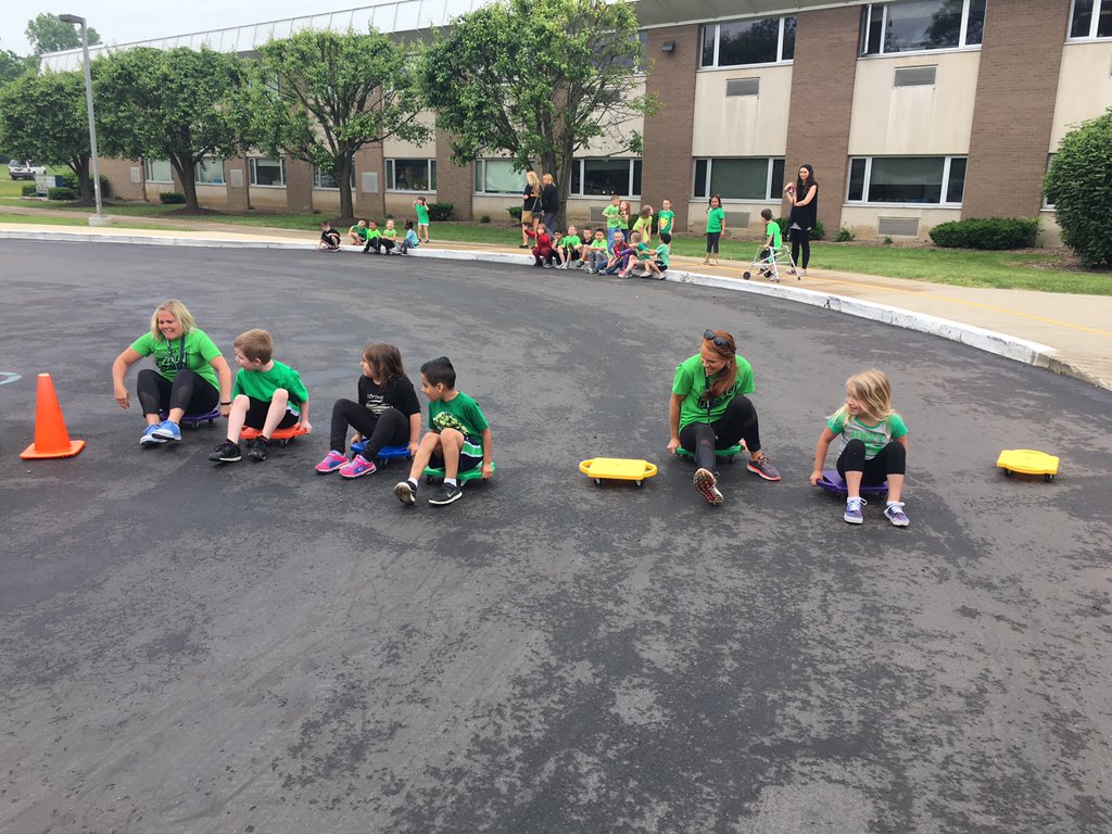 MsGaryKinderTec's tweet photo. Starting off field day with @awhiteliberty &amp; @MrsPalmerHawks class at the scooter races! #LibertyHawks #1MoreDayOfKinder https://t.co/RCIvFyagzk