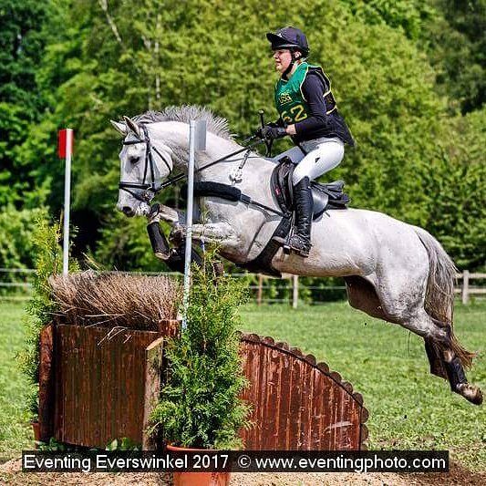 eventingphoto's tweet photo. Bring on the weekend 🍾🏇 but first some ⚽ #europaleaguefinal #ajaxmanchester #NED #flyingponies #photography #canon #timberland #equestrian https://t.co/2XaQllVfcy