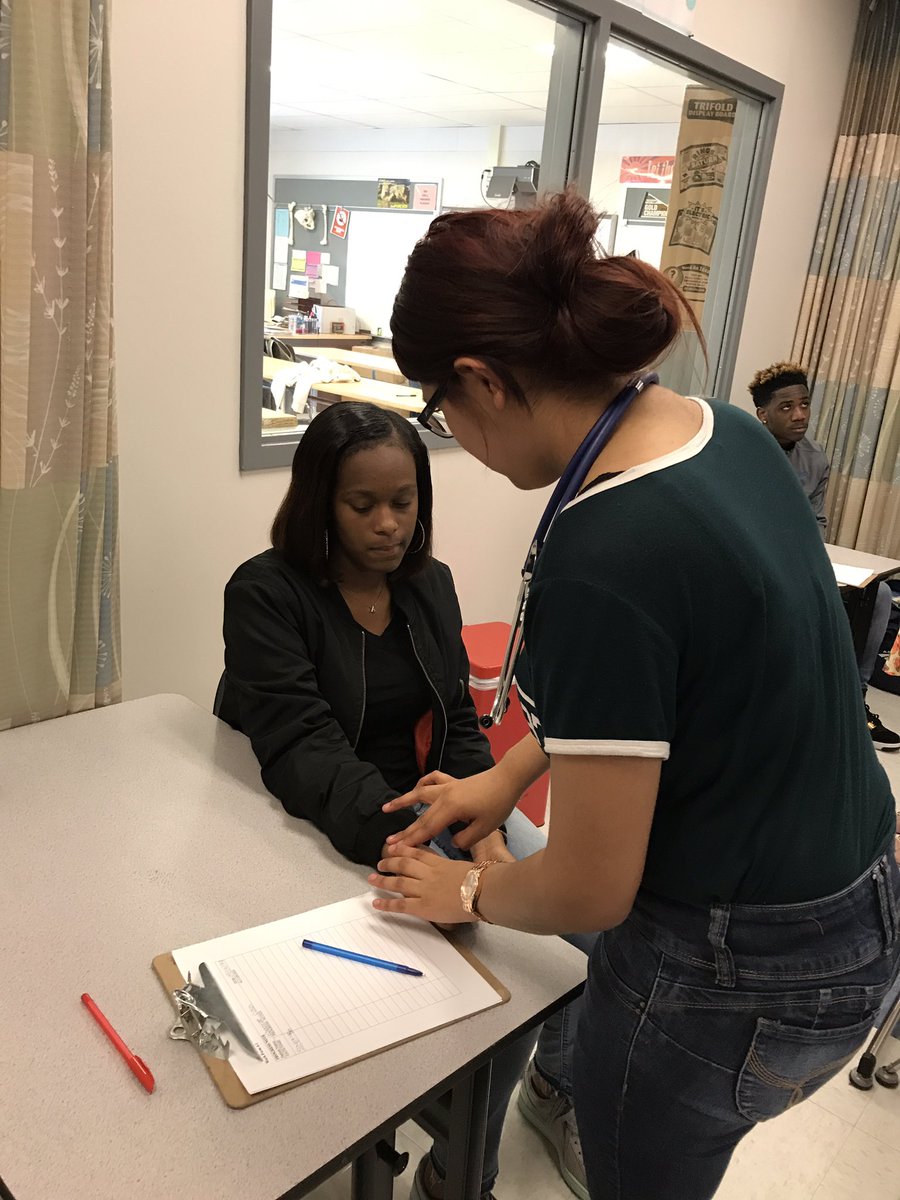 HOWCNAP's tweet image. CNAP, Auto Diesel and Medical Assisting joining together to practice clinical skills.  #learninghandson @HowardWildcats @NCCVoTech