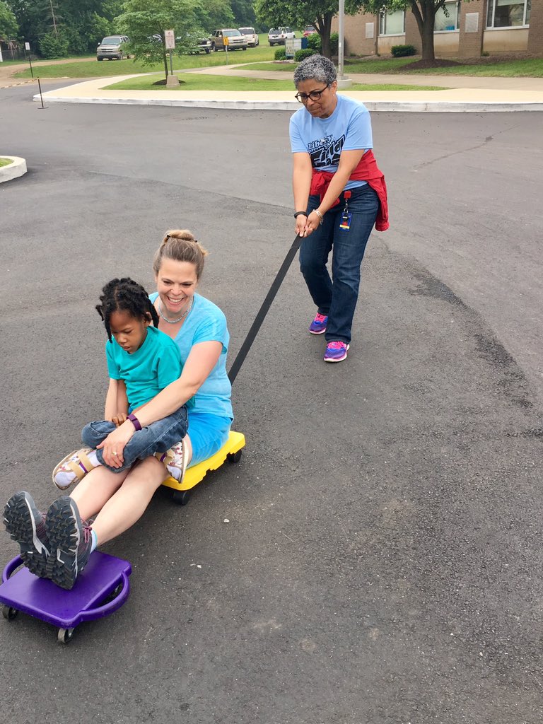 MsGaryKinderTec's tweet photo. Scooting to the finish line with @MrsSwensonCIP class! 🏁 https://t.co/KVgCLUl9Bj