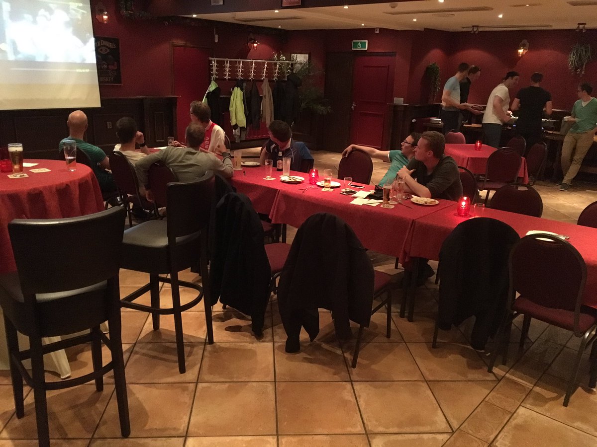#Teamuitje <a href="/Melle_OldDutch1/">Restaurant Old Dutch</a> #AJAman 🍺🍗