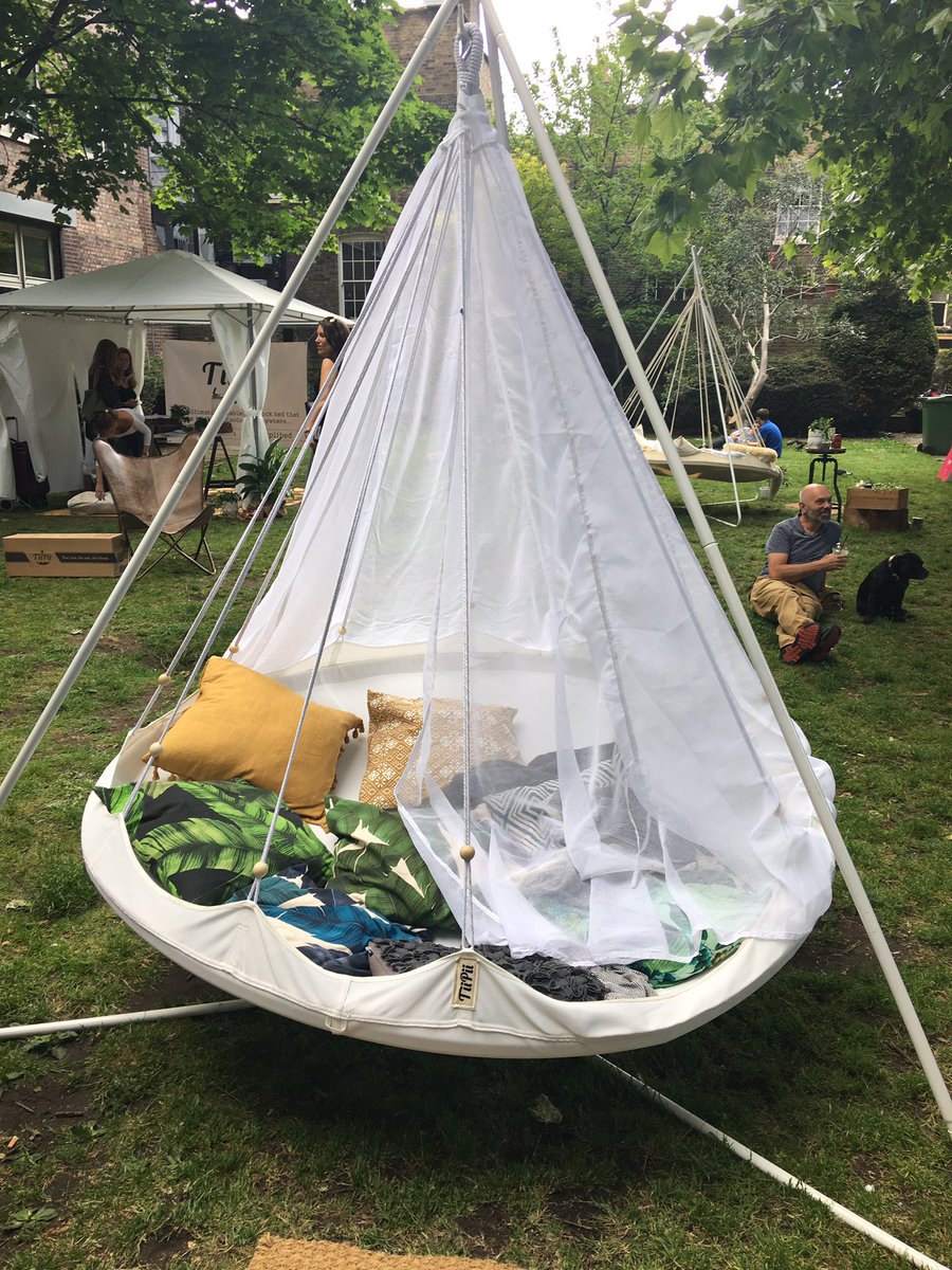 greenpegdesign's tweet photo. Spotted some amazin pieces at @CDWfestival #cdw2017 #designloving #interiordesign #officefitout https://t.co/5hRkgv8kZy