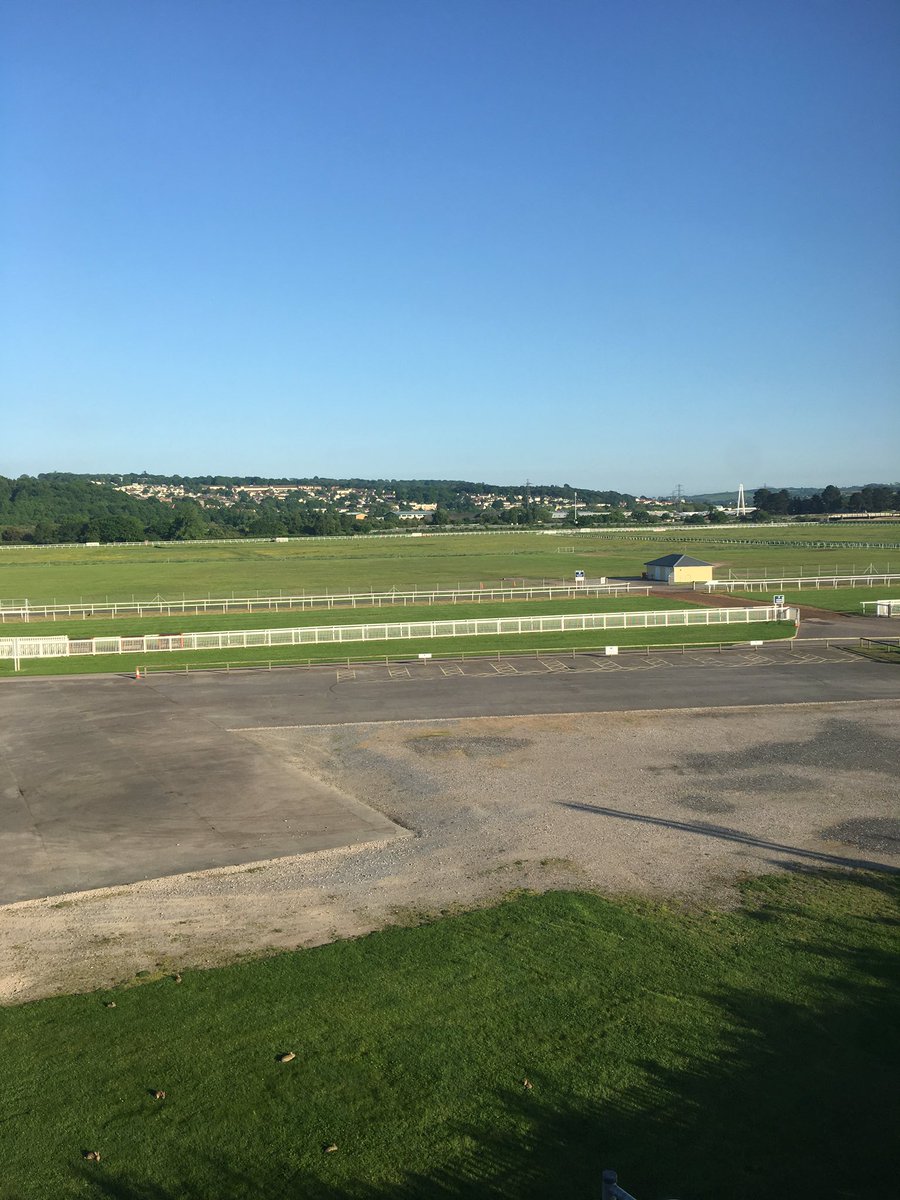 PI_NewtonAbbot's tweet photo. What a beautiful view we have here at @PI_NewtonAbbot everybody loves the sunshine ☀️ https://t.co/obAt3wQKEJ
