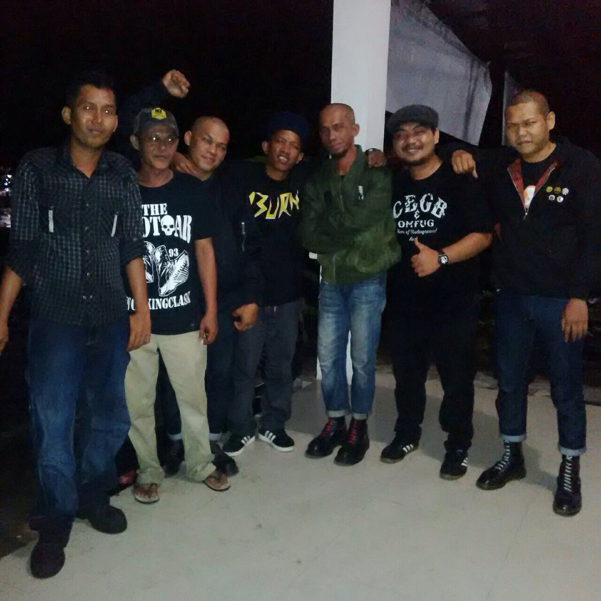 the_trotoar's tweet photo. With adi bacok from secret weapon 👊🏼👊🏼 
::
#skinhead #streetpunk #dchc #hardcore #kotadumai #dumaicity #band #oioi #unite #tour #dkdumai https://t.co/dxcprG04FZ