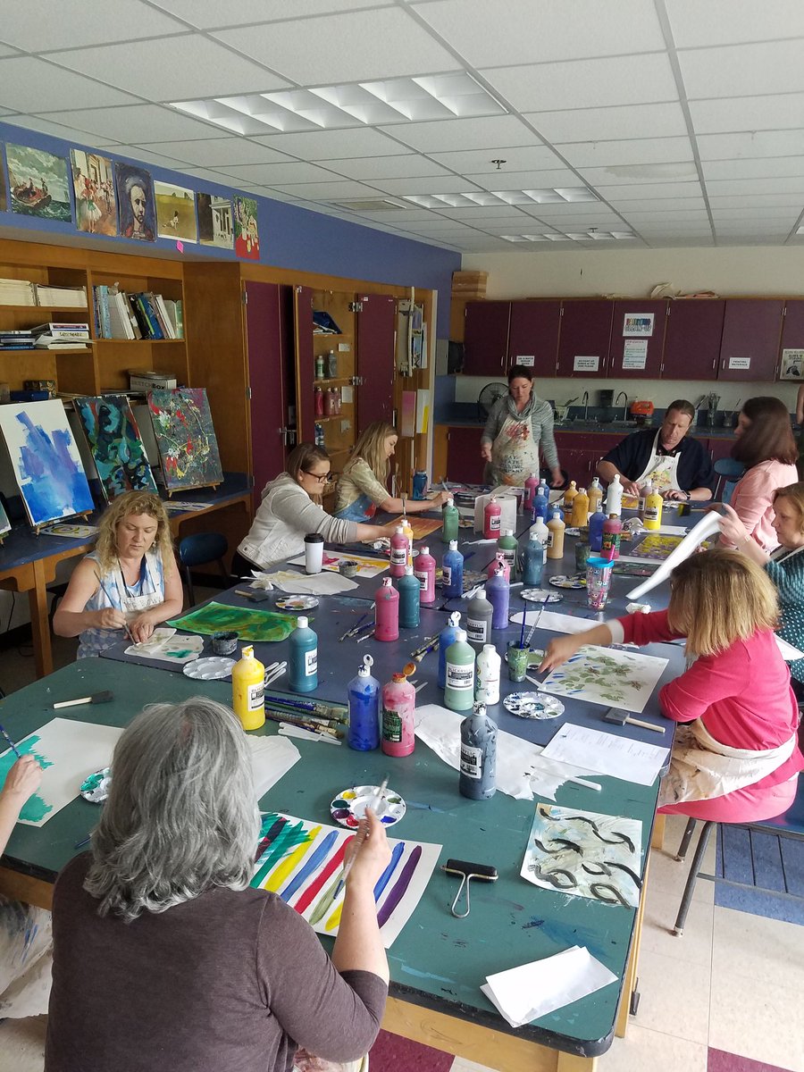 Give your brain a break! Meditative painting in the art room! #edcamphw <a href="/Bossconc85/">S  Boss-Concannon</a> <a href="/mslosee/">Kirsten Losee</a>