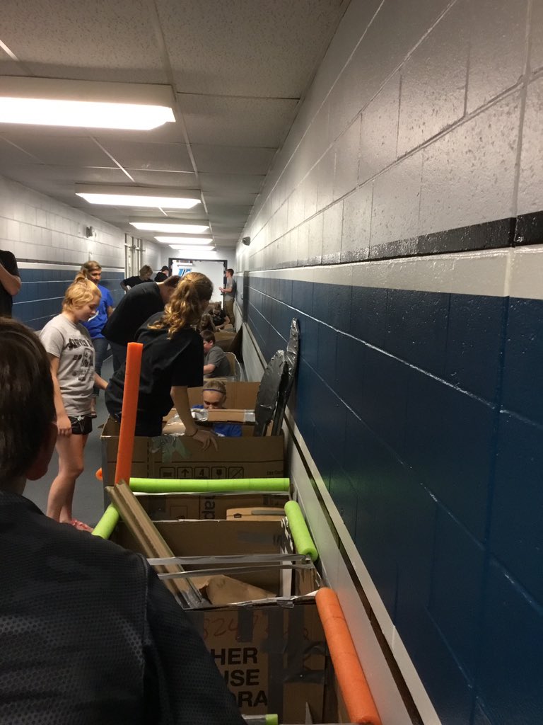 GMSGOAL's tweet photo. Making last minute adjustments to their boats. https://t.co/EXYDVXV9Ui