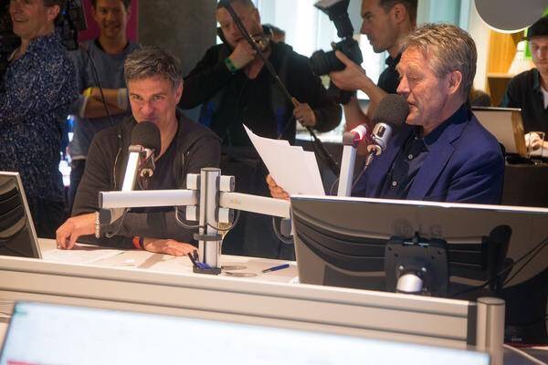 Straks geven @Viggowaas &amp; <a href="/peterheerschop/">Peter Heerschop</a> live verslag vanuit het @delamartheater op de #EuropaLeague finale <a href="/AFCAjax/">AFC Ajax</a> <a href="/MUFC_NL/">Manchester United</a>! Wie is erbij