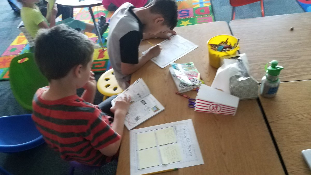 JoeYouanes_ROSD's tweet photo. Using sticky notes to document our thinking! #AddamsLearner @royaloakschools @McMillansClass https://t.co/T7KEZXt1YJ
