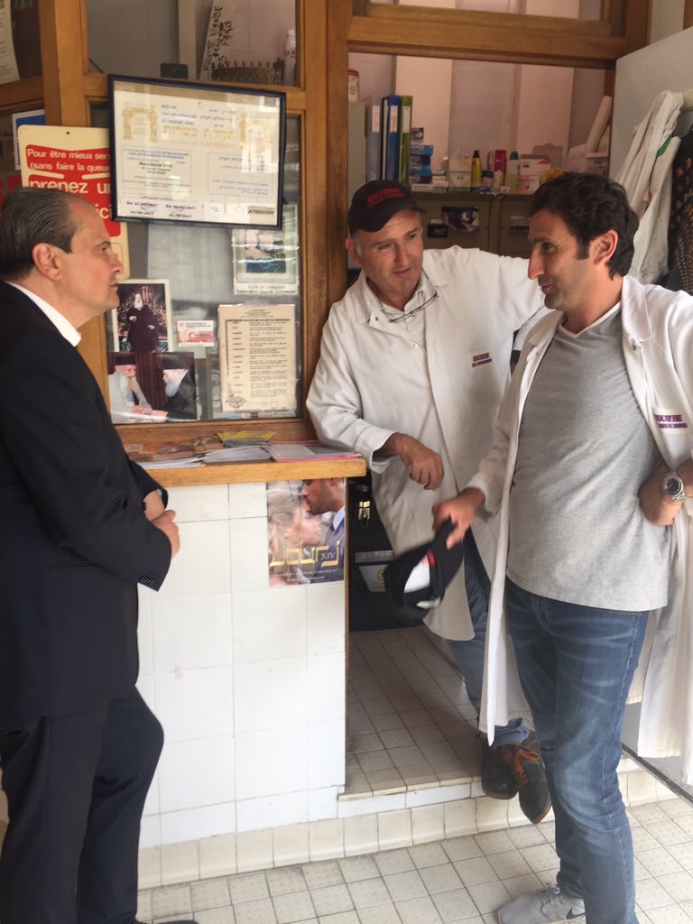 AvecCamba's tweet photo. Cet après-midi pour @jccambadelis et @FrancoisDagnaud c'était tournée des commerçants et diff quartier Curial ! #Circo7516 #AvecCamba https://t.co/BNKR5uvdQ6