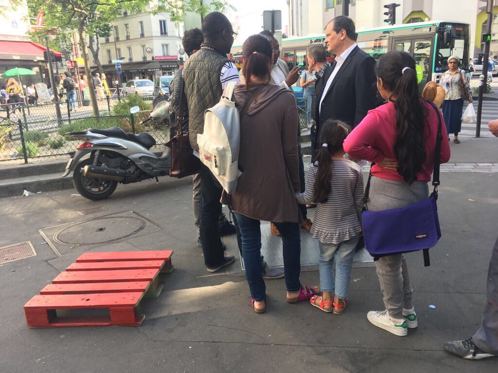 AvecCamba's tweet photo. Cet après-midi pour @jccambadelis et @FrancoisDagnaud c'était tournée des commerçants et diff quartier Curial ! #Circo7516 #AvecCamba https://t.co/BNKR5uvdQ6