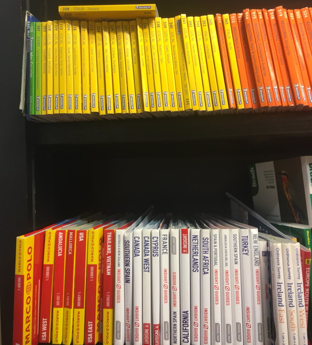 Never trust anyone who displays their folded maps thus....Do you organise your paperbacks by publisher? #everyonelovesamap