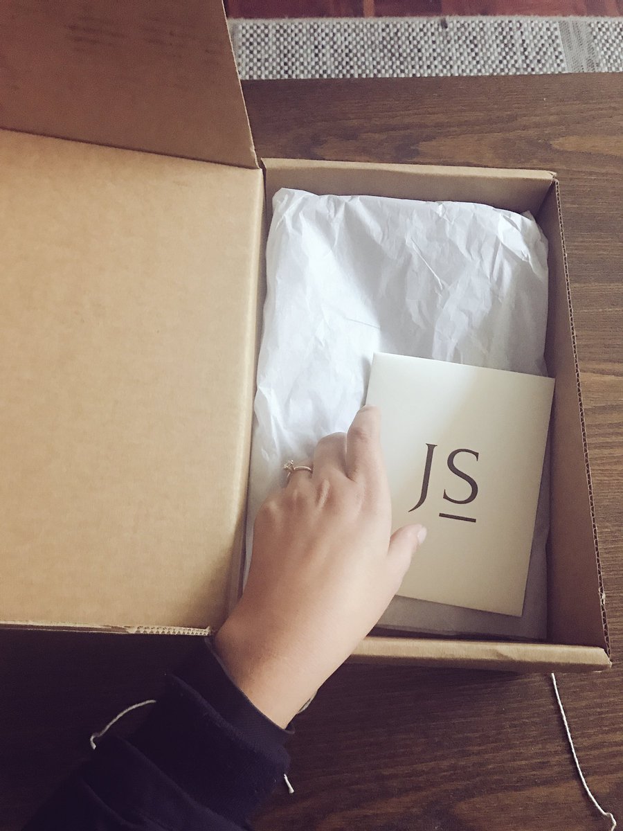 josi_h_'s tweet photo. So in love with my new @Jane_Sews modern loafers!😍🙌🏼 And esp love the packaging- so special! Thanks for making my day!💓 https://t.co/jveLguj34B
