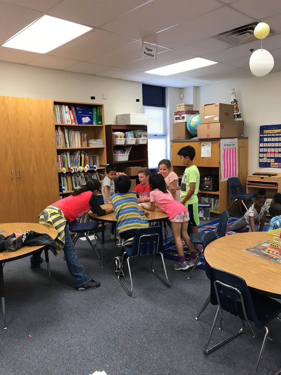 mrs_sowe's tweet photo. We had fun playing math games with our 4th grade buddies. #prideinside1617 #mymisd https://t.co/n1pMg2nBmV