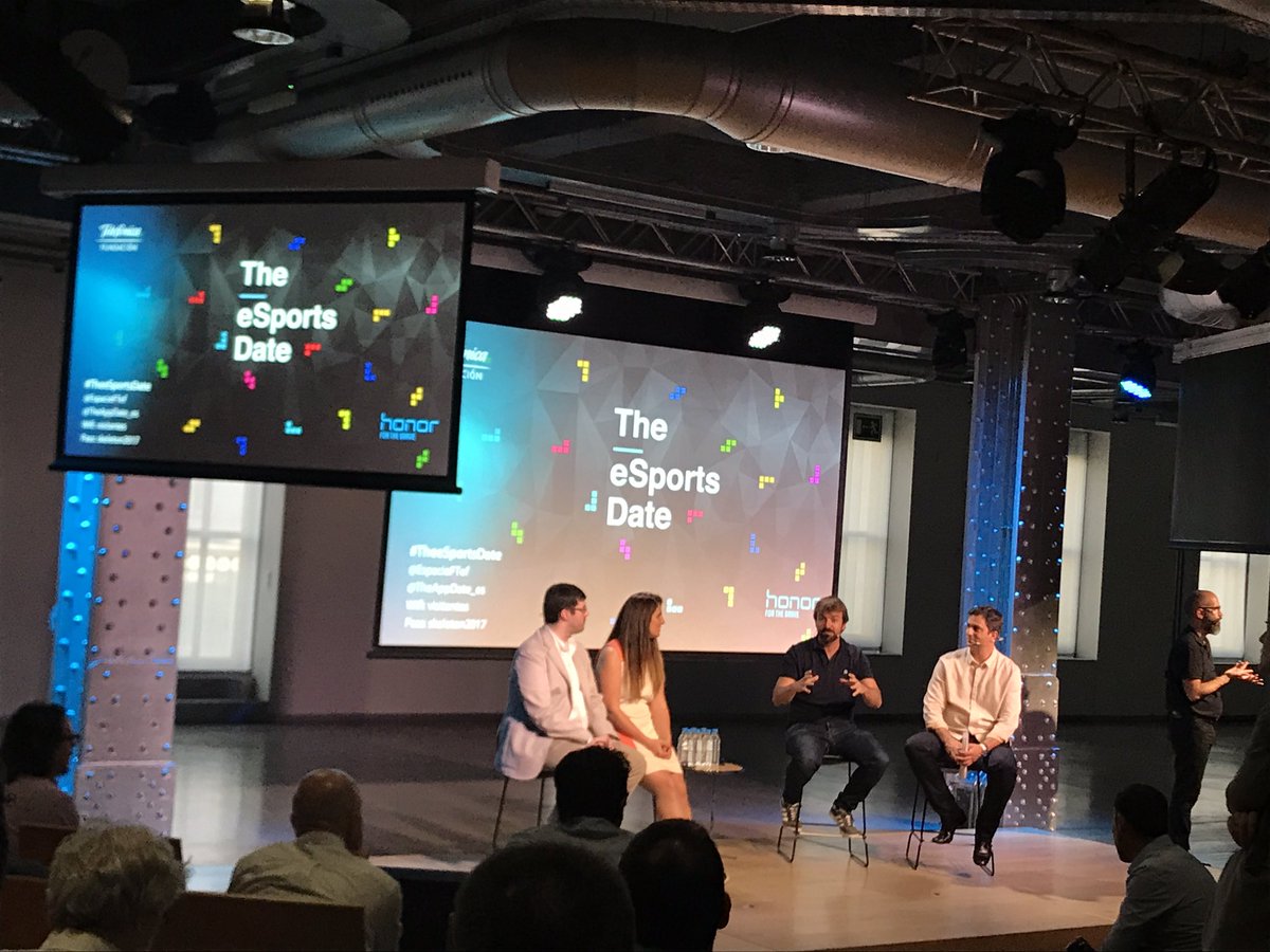 theesportsdate's tweet photo. Gran debate sobre #eSports entre @anouc_cs @FernandoPiquer y @KuentinLoL @manueslgaming https://t.co/Ub7YySm6sH