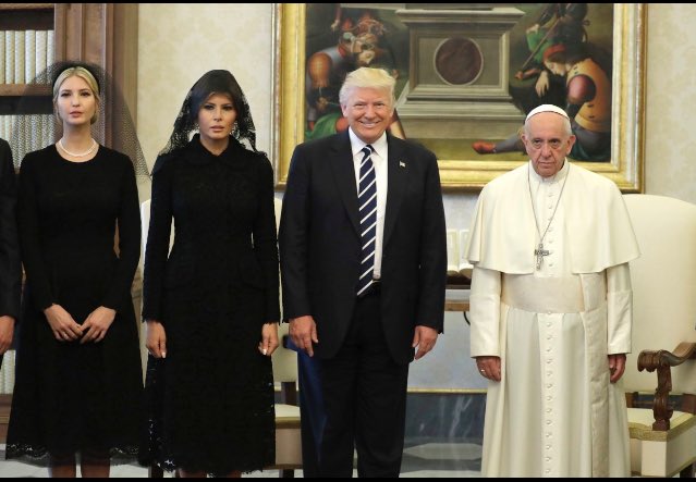 roger_ufo's tweet photo. #trumpinrome #MelaniaTrump #IvankaTrump tutti in nero ma l'unico in lutto sembra #PapaFrancesco https://t.co/MdGzso6qqC