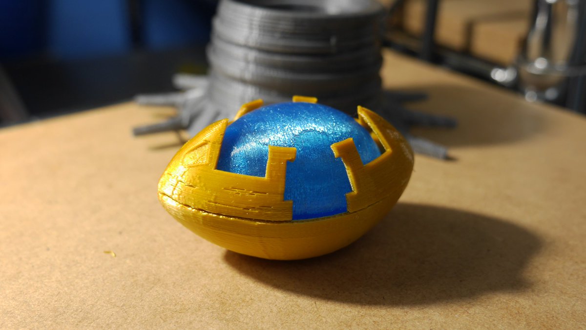 mugenrenpou's tweet photo. 3Dプリンタ(#trinus3d)で、ソードアート・オンラインに登場するアイテムを形成したです。キリトさんが、一縷の望みを胸に秘め、手に掴んだ『還魂の聖晶石』を進めてみました。構造・形状に調整を加え(繋ぎ目を目立たなくする等)、大きめのサイズで出力をしようと思うのです。ポルピン。 https://t.co/iOwbApJA2U