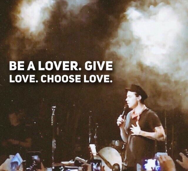 thestylesfandom's tweet photo. be a lover. give love. choose love. https://t.co/IahdPfuznK