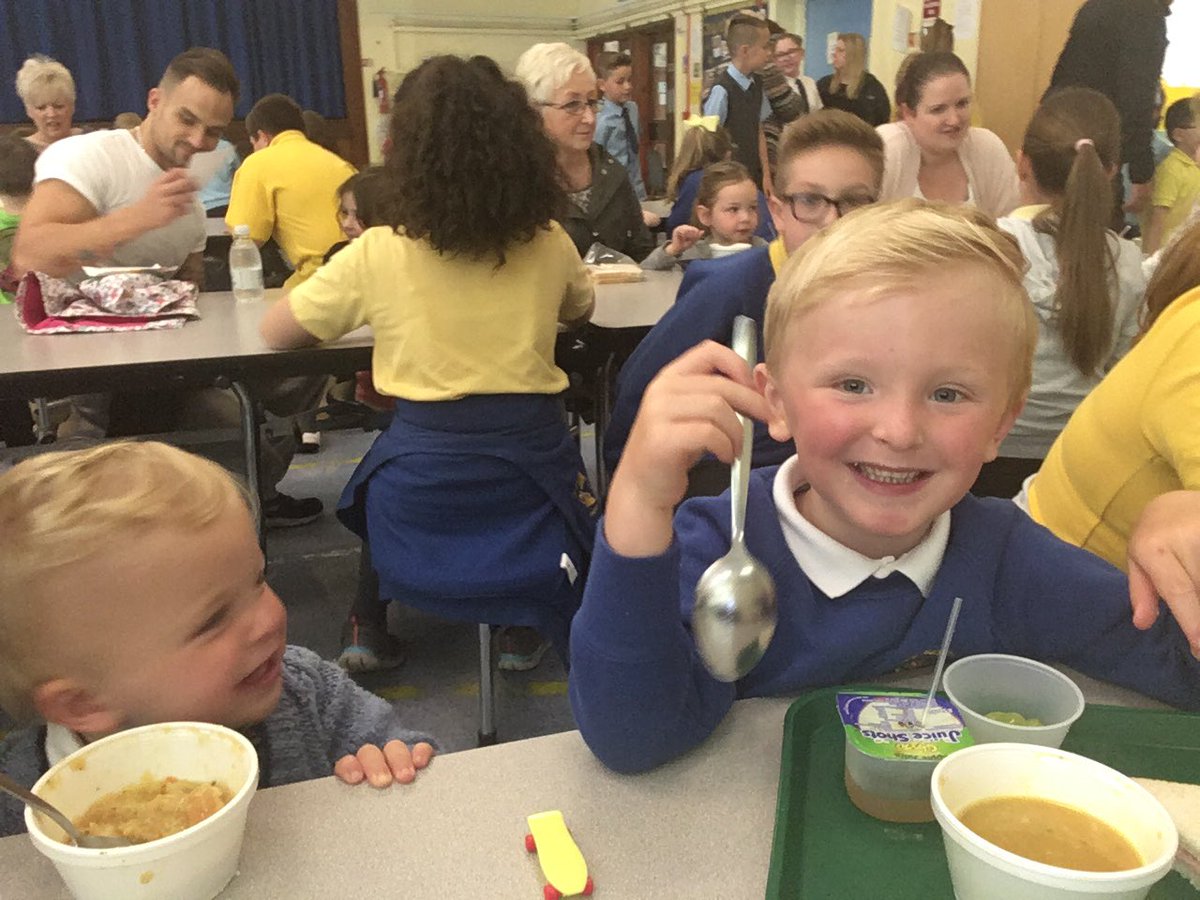 MRSxGx's tweet photo. Arran and wee brother Harris loved having lunch today @MuirhousePS  thank you! Arran can't wait to start school  🎓 https://t.co/loaz0UQMhi
