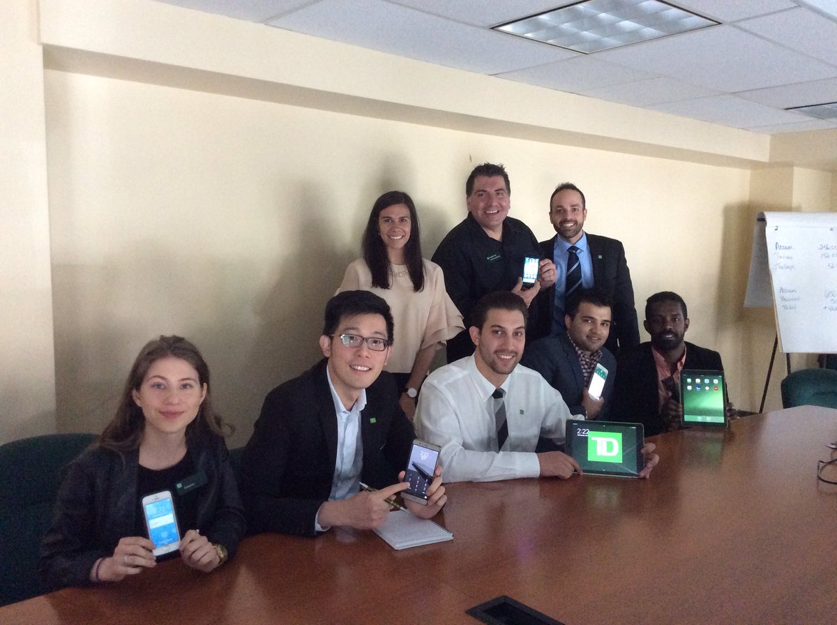 TinaCoppola_TD's tweet photo. Central Mkt Big 6, Becoming Digital Experts! #TDWIFI #digitaladvice #conveniencebanking #comfortablebanking   @AraGuru https://t.co/NIDTElqbeL