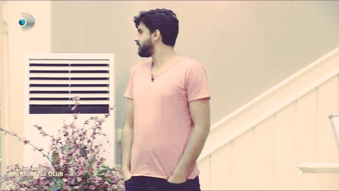 kindesgedanke's tweet photo. EVLİLİK PROGRAMI AMA BÖYLE GÜZEL SAHNELER YERİNE KAVGALAR YAYINLIYOR KısmetseOlur SonBulsun https://t.co/OdNT18y5Lq