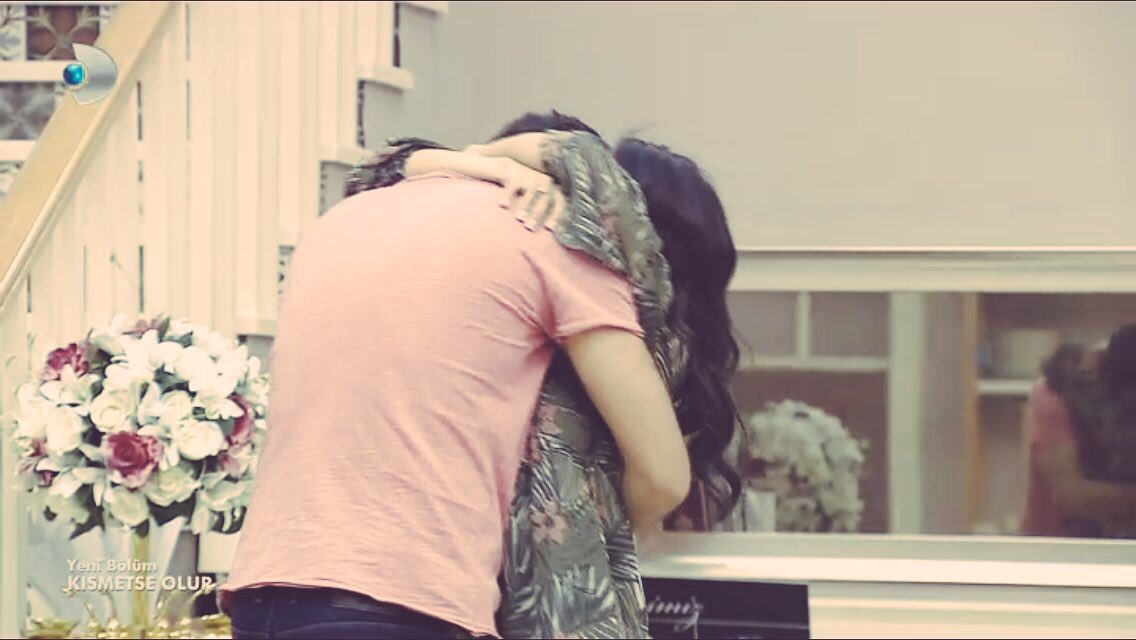 kindesgedanke's tweet photo. EVLİLİK PROGRAMI AMA BÖYLE GÜZEL SAHNELER YERİNE KAVGALAR YAYINLIYOR KısmetseOlur SonBulsun https://t.co/OdNT18y5Lq