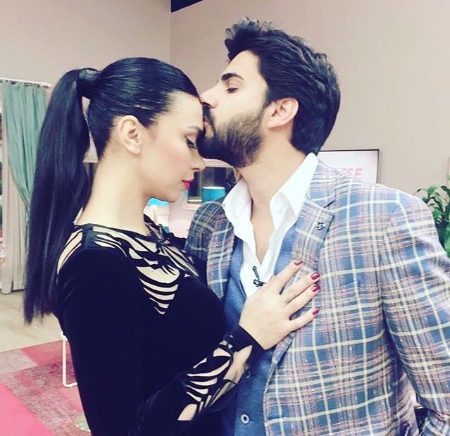 kindesgedanke's tweet photo. BU İNSANLI BİR SALIN YA SÖZLEŞMELERİ FES ET PRODUCTION HOUSE KısmetseOlur SonBulsun https://t.co/Agc11uVtj2