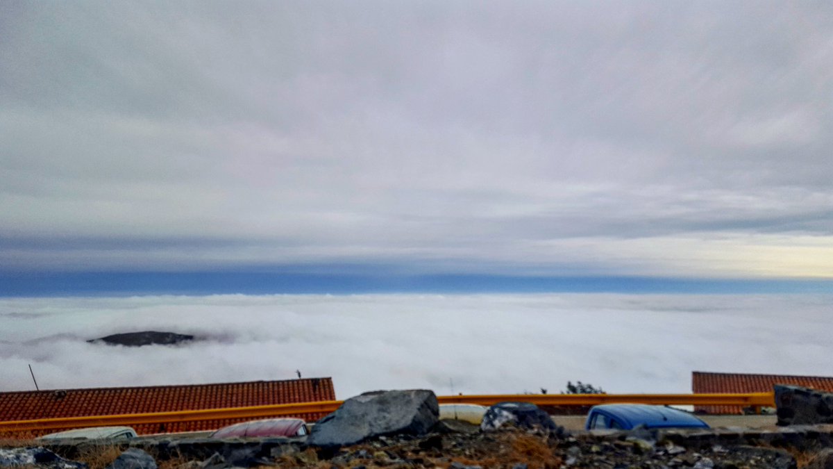 rareflwr41's tweet photo. There was definitely a valley here when I went to bed. I think. #LifeatLCO #ObserverLife https://t.co/F0i9x3CZ5j