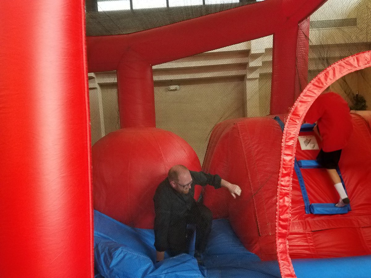 carriebrowntx's tweet image. Even Fr. Adam got in on the Field Day action today! @coolCatholicSch @Fr_AdamCarrico