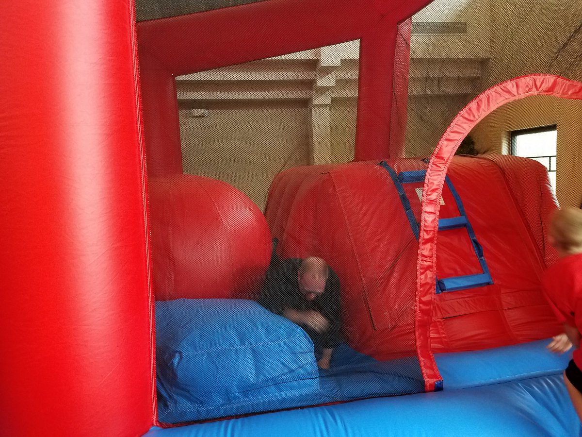 carriebrowntx's tweet image. Even Fr. Adam got in on the Field Day action today! @coolCatholicSch @Fr_AdamCarrico