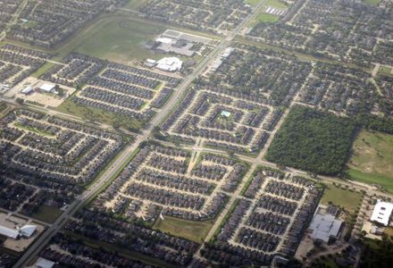 Urbanization is becoming increasingly suburban, especially in Austin and San Antonio bisnow.com/austin-san-ant…