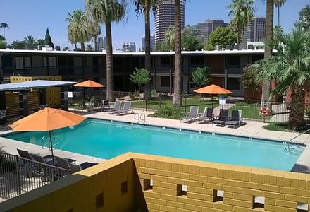 Club 7 Apartments in Midtown Phoenix sells for $19M. bisnow.com/phoenix/news/m…
