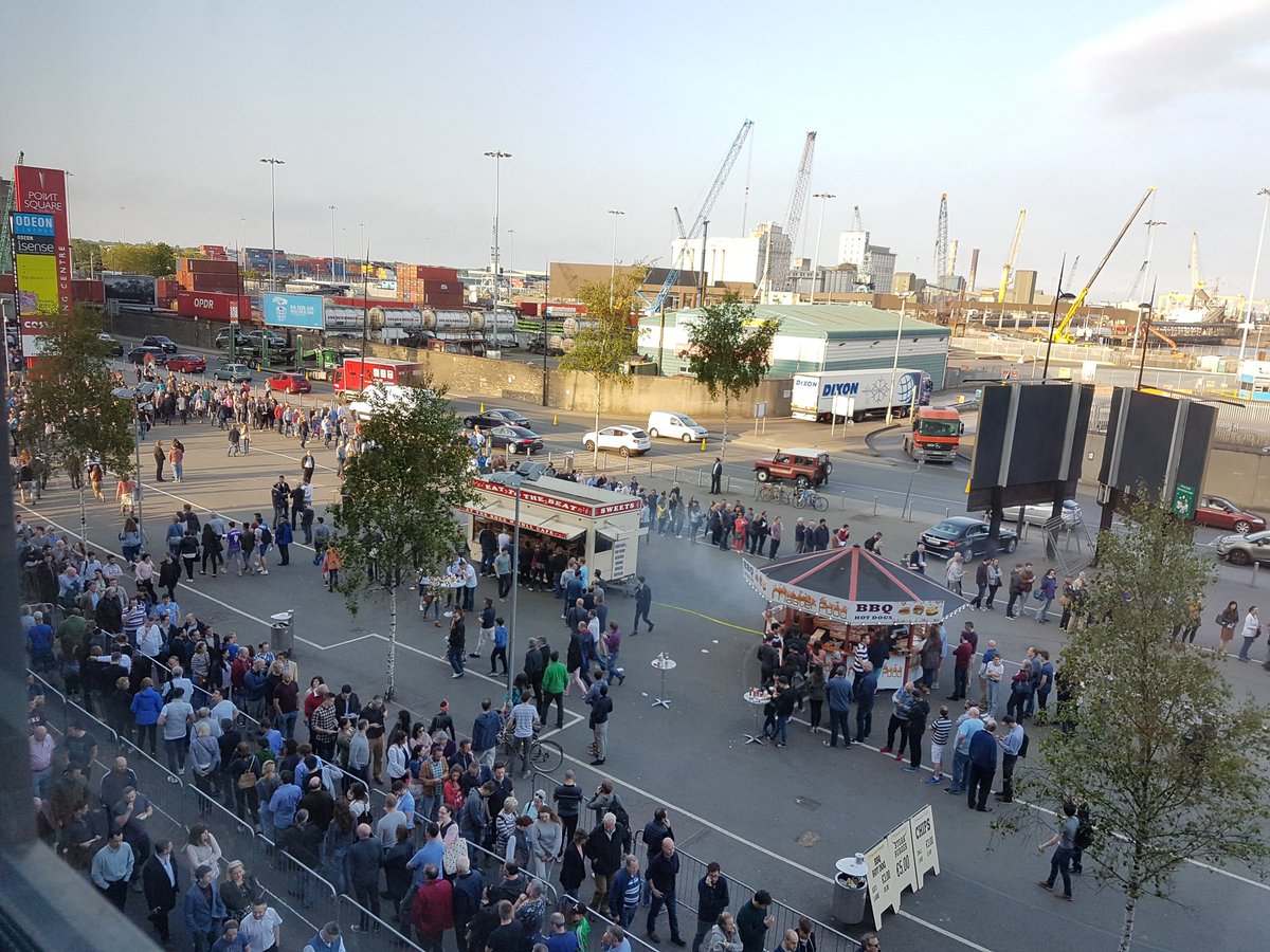 wocapital's tweet photo. @ProfBrianCox @briancoxlive
 Fair Play Big Q outside! https://t.co/eFDpfuDeTS