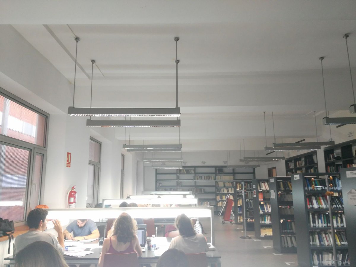 Ja hem ocupat la sala 15 de la biblioteca d'humanitats. Ací aguantarem i no ens morem!