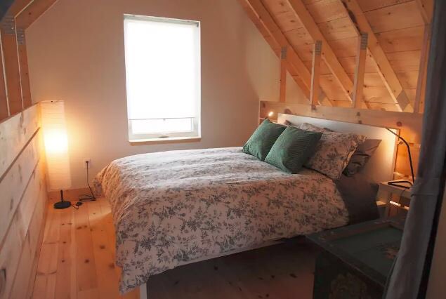 MikeKolatschek's tweet photo. My favourite boutique winery in #PEC @TrailEstateWine now has a charming rental on @Airbnb https://t.co/cyN9SGrhzE #Countyliving https://t.co/SrnbMmPrWd