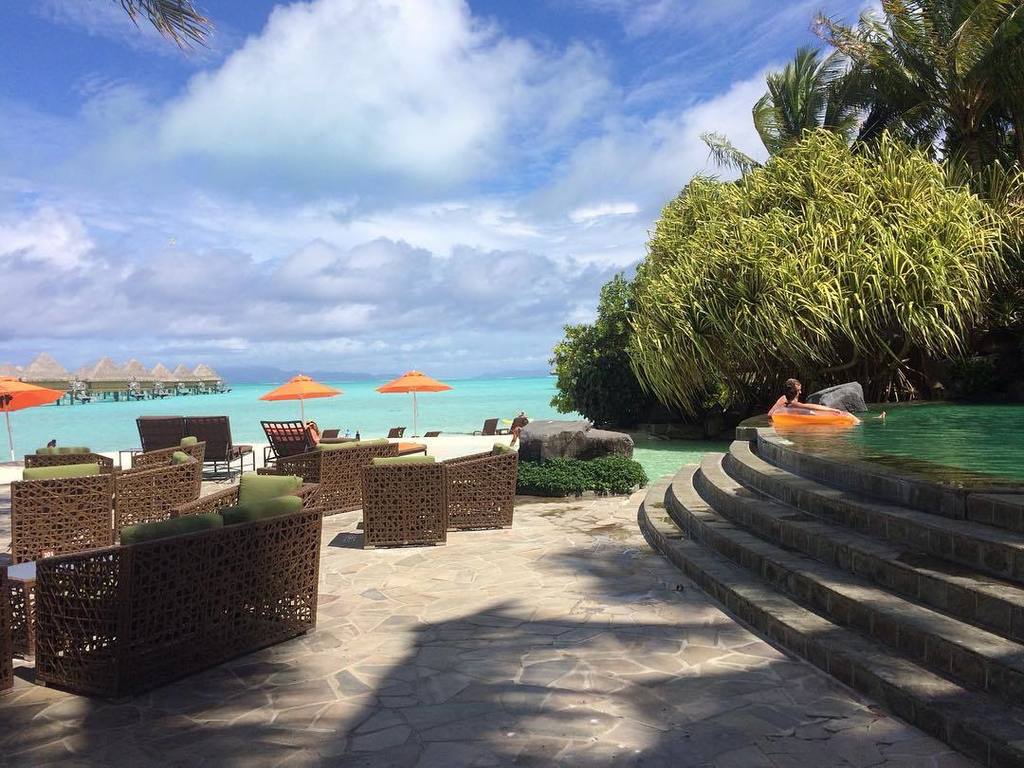 ICFr_Polynesia's tweet photo. Beach first or the pool? It just may be the hardest decision you have to make of the day.
https://t.co/4EhL8X79jo
#ICMoana #InterConti… https://t.co/W8YQA2NADN