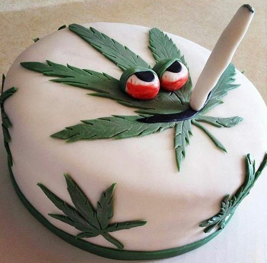 Topo 52+ imagem bolo maconheira - br.thptnganamst.edu.vn