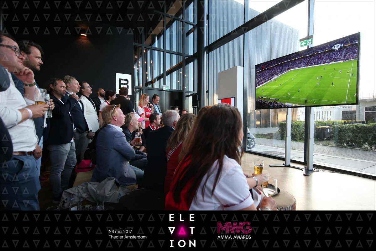 MWGverbindt's tweet photo. Na de uitreiking van #AMMA17 is het tijd voor Ajax #ajamun #zigGOajax https://t.co/1TN4oj2s23