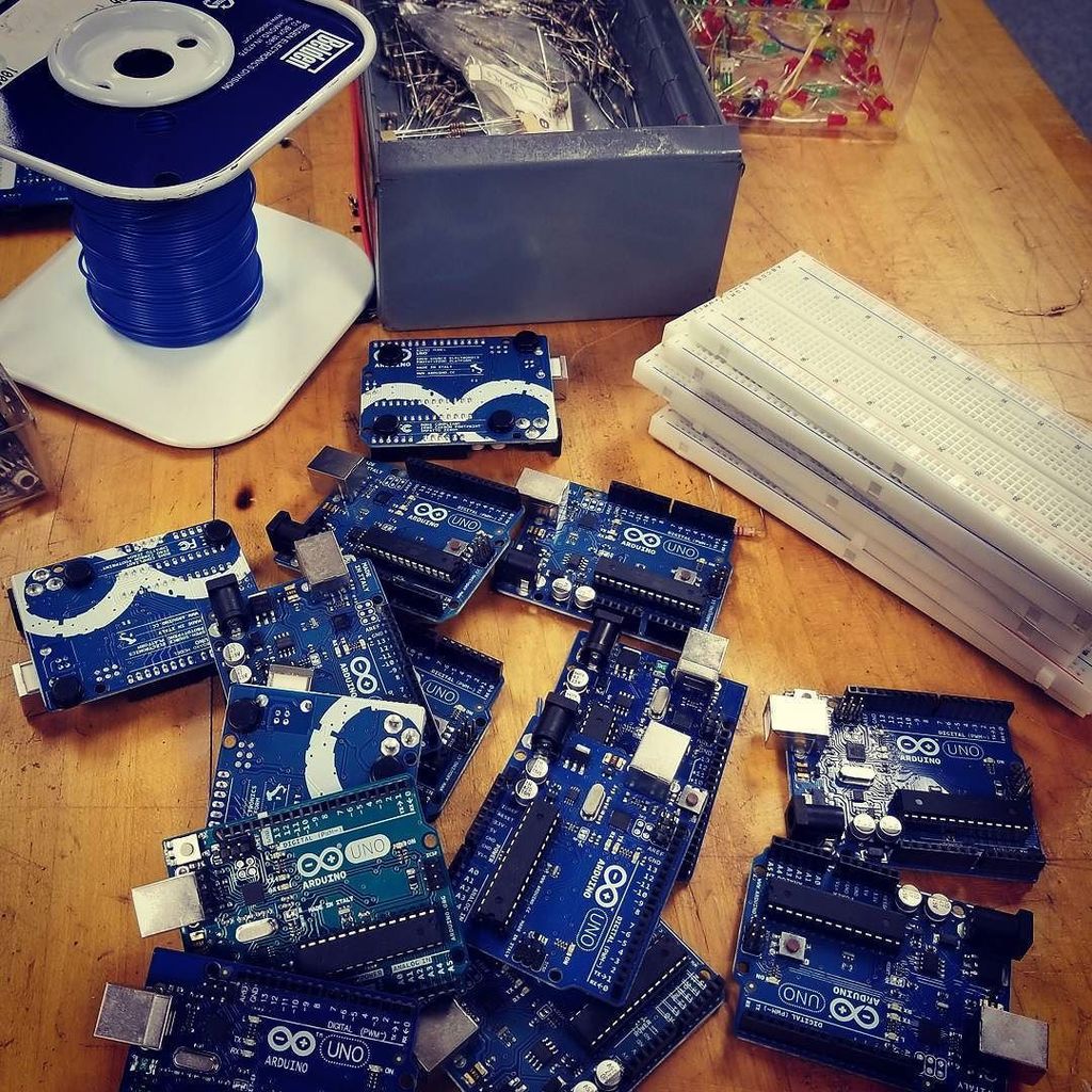 arduinopibaker's tweet photo. Get your #arduinouno on! https://t.co/O2bxDL84y0 https://t.co/WXOvHxNcFw