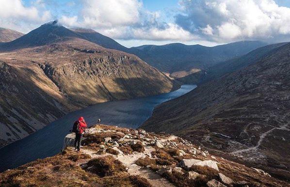 What a vista! This photo shows how awe-inspiring the Mountains of Mourne really are. Who's coming to explore? #DiscoverNI 

📷 whp.brt / IG