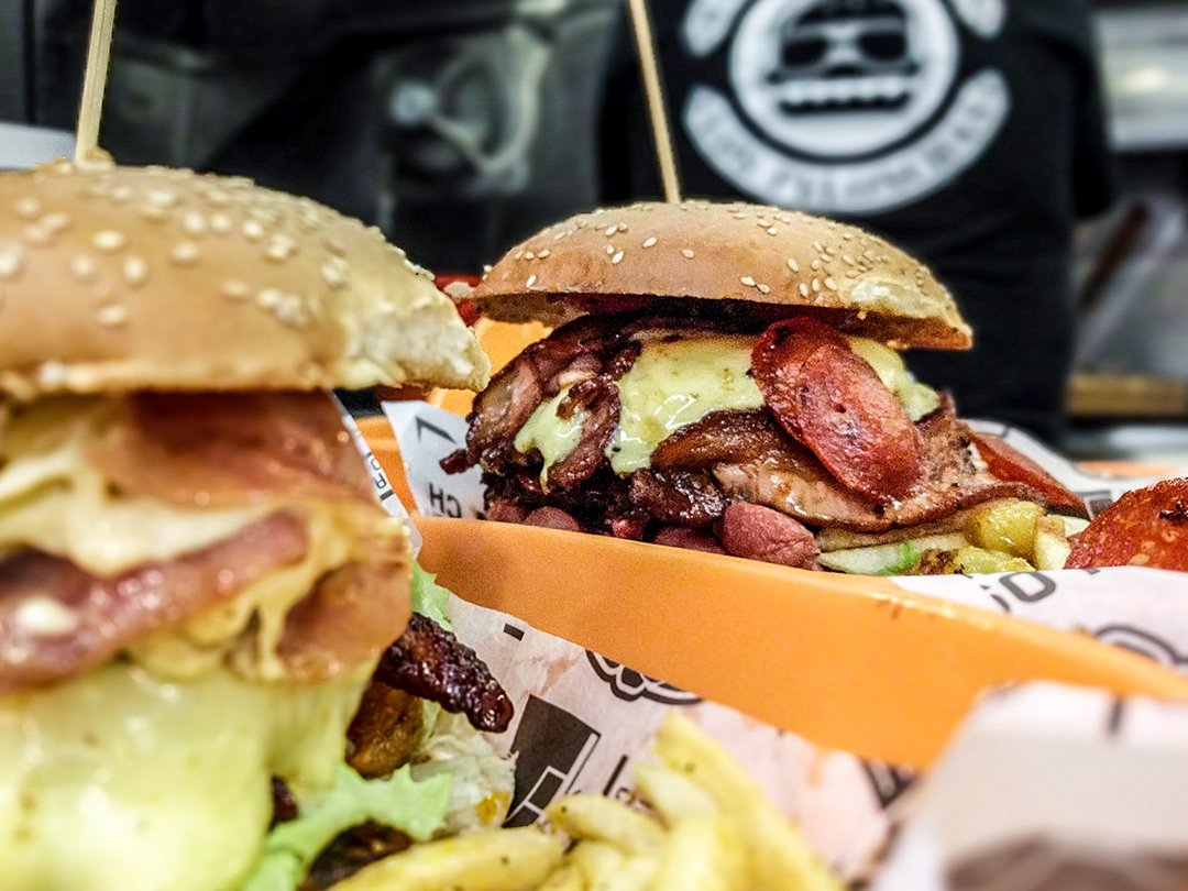 Las mejores hamburguesas para ayudarte a superar este miércoles son las de <a href="/lospelonchas/">Los Pelonchas</a>