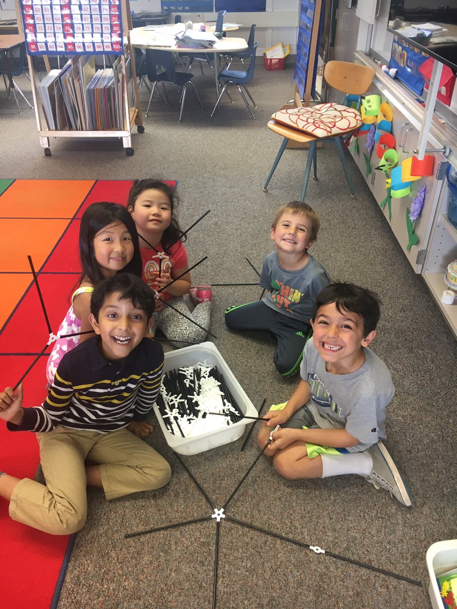 AVMonarchs's tweet photo. Exploring w/ @strawbees Thank you @missjuliapug #usdlearns #firsttweet @TeamAltaVista https://t.co/fUyahsmG9t