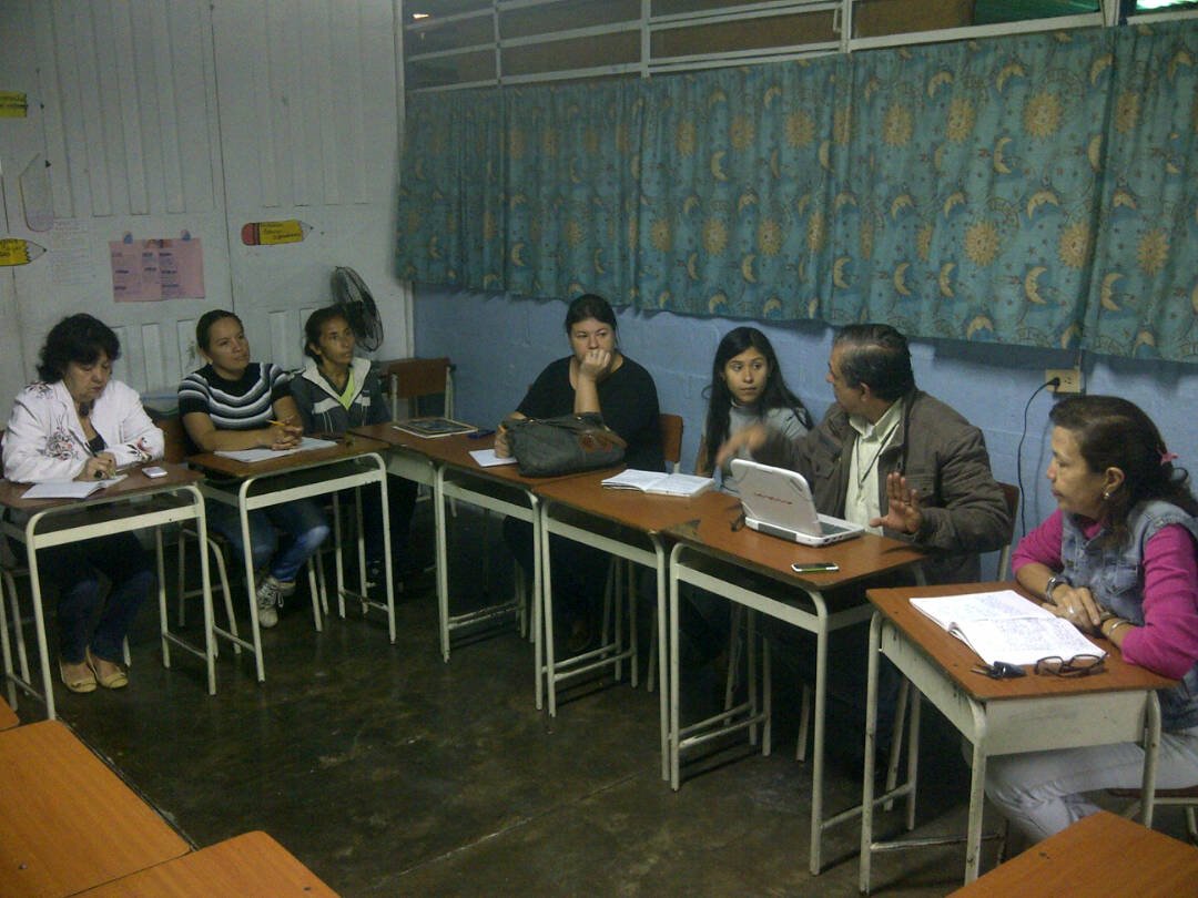 Dfs32Sc's tweet photo. Circuito E.32S/C somos misioneros y contituyentistas @JauaMiranda ,@NicolasMaduro ,@charlychaves https://t.co/OBQXGtMCeo