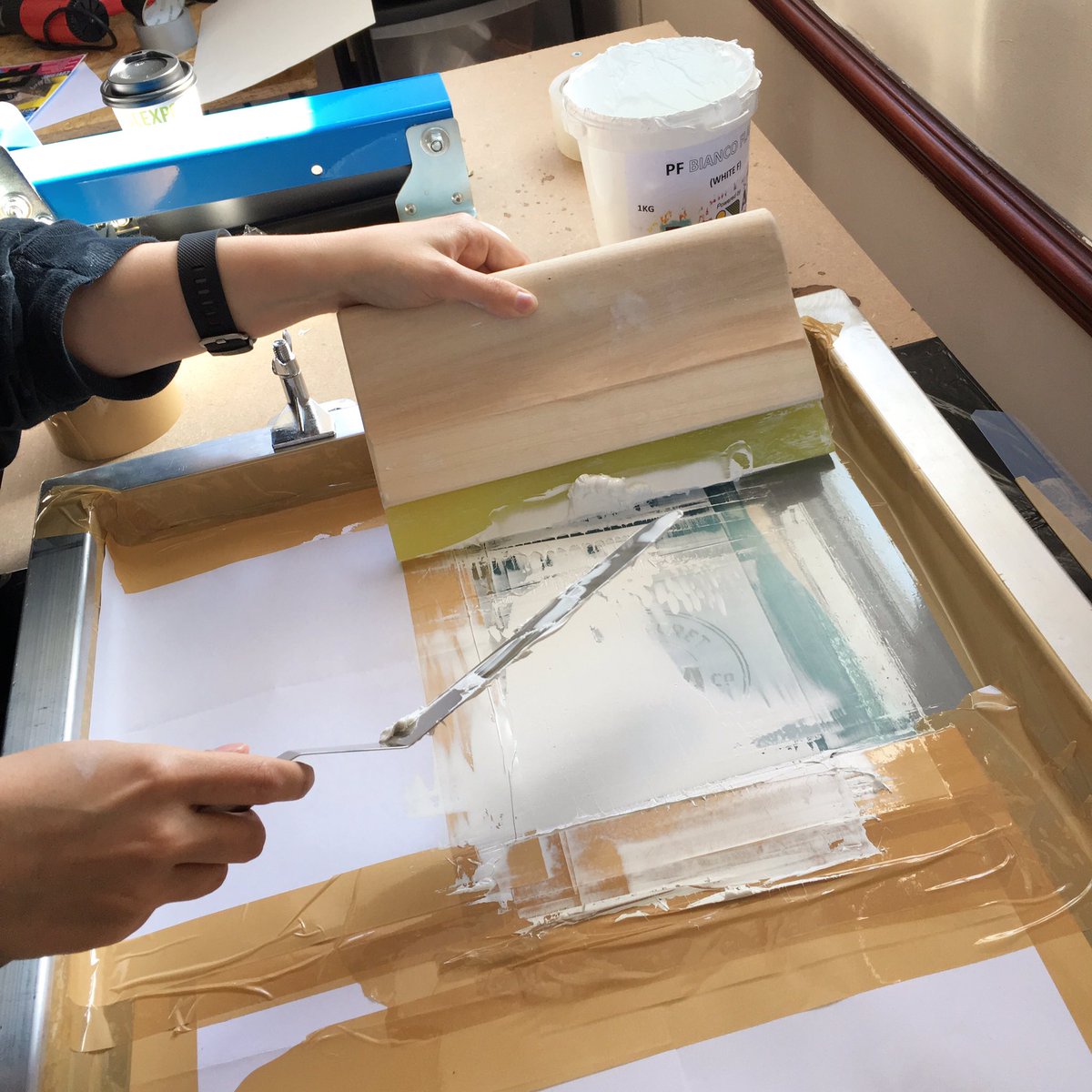 Printnpressx's tweet photo. Screen printing with the help of @crumpsticks 🌱😄 https://t.co/zZJj37PPws