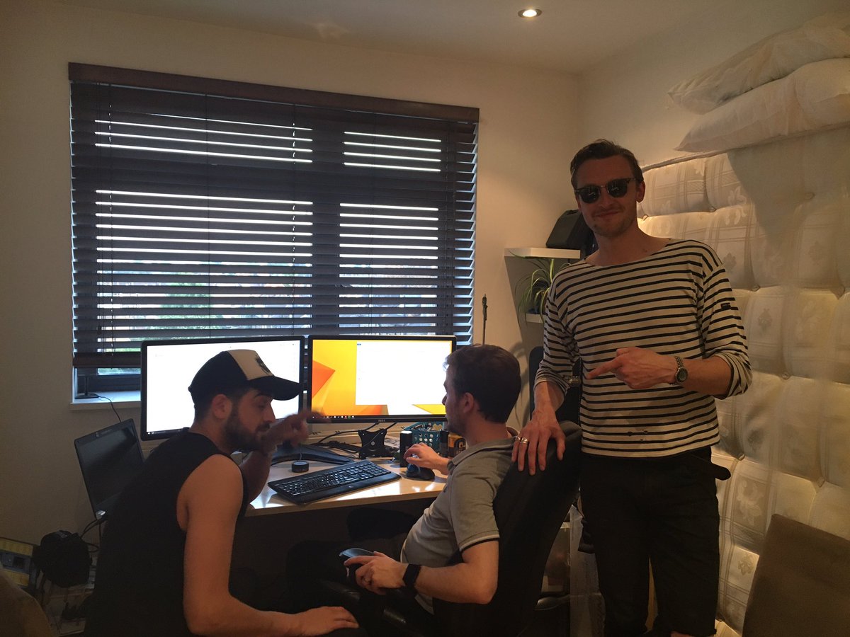 din_sounds's tweet photo. Wednesday night - day 2 of editing the video of the new single #sixsteps #london #music https://t.co/2ERSmgfqZZ