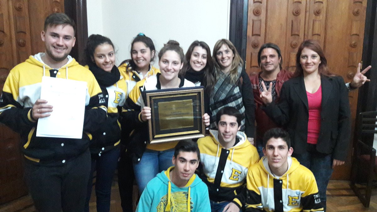 juanpizzolitto's tweet photo. El pleno de @LegislaturaCBA homenajeó a alumnos de #Ipet267 Bell Ville por #SopaProteica hecha a base de Plasma Bovino. Una gran innovación https://t.co/q3lku1zb6u
